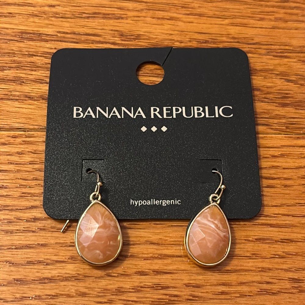 NEW Banana Republic Raindrop Teardrop Pear Dangly Earrings Pink Stone Gold Small
